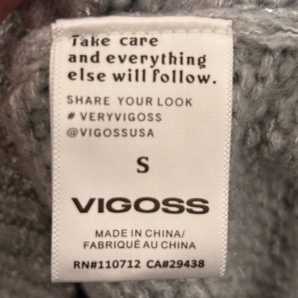 Vigoss Silver Knit Sweater – Size Small - Picture 5 of 6